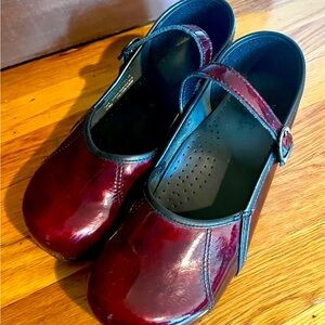 Dansko Mary Jane clogs burgundy size 42 women